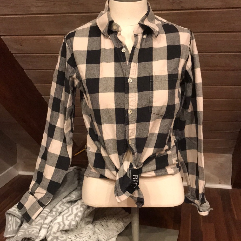 Black and cream checkered flannel plaid